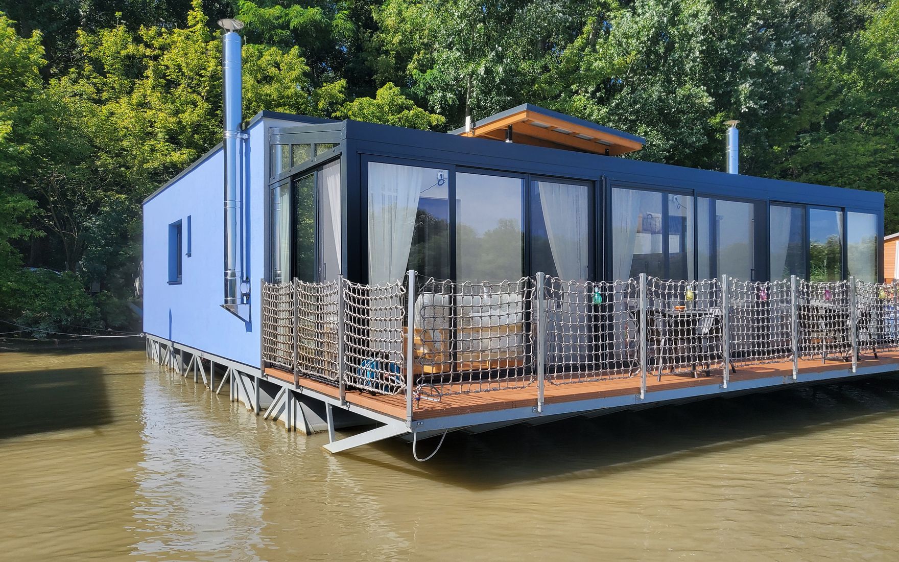 Hausboat na Jaroveckom ramene Dunaja